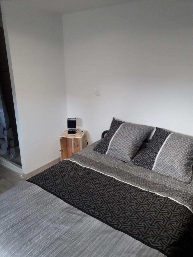 Les Tremieres Bed & Breakfast Saint-Paul-des-Fonts Eksteriør bilde